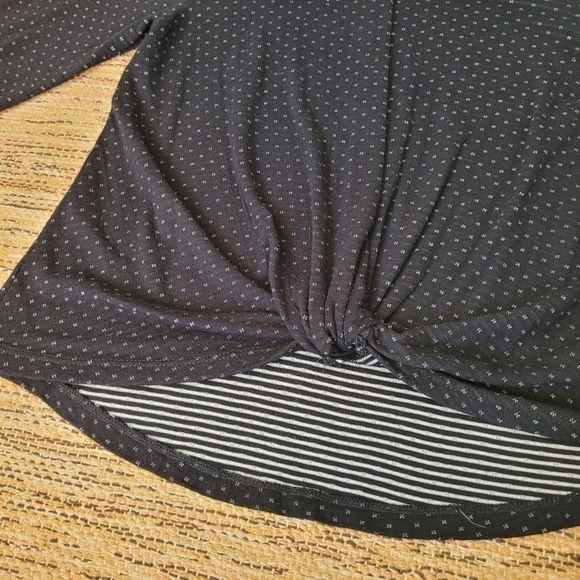 ANTHROPOLOGIE W5 Front Knot Shirt - Picture 5 of 6